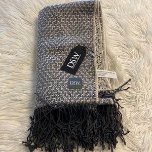 DSW Blanket Brand New size long 60” Wide 50” very beautiful blanket and color